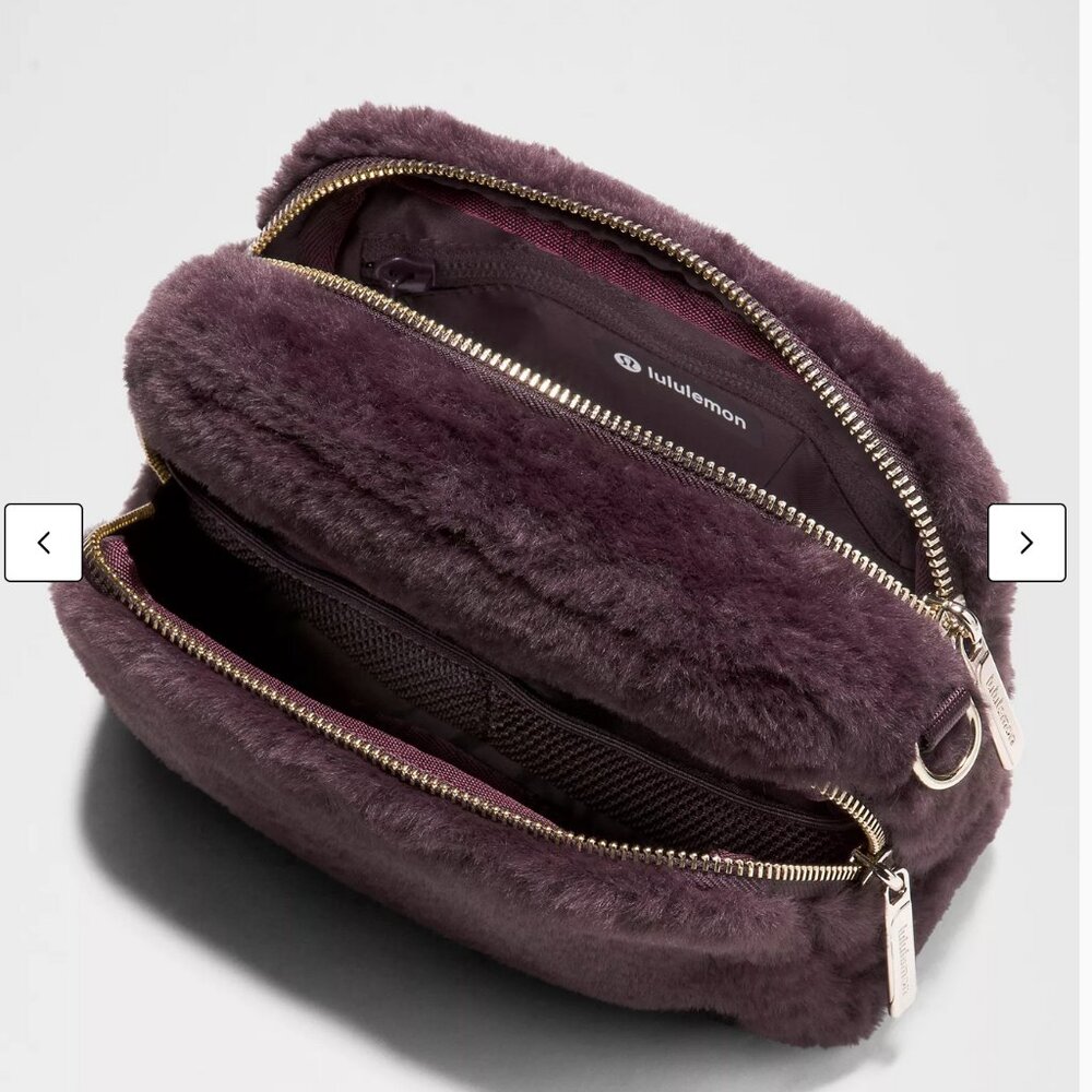 Everywhere Crossbody Bag 2L Plush Fleece ColourBlack Plum/Gold - Picture 4 of 5